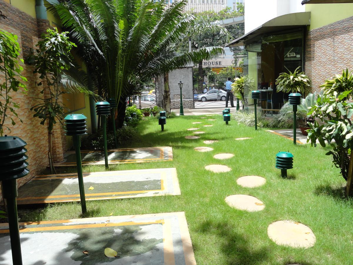 The Senator Hotel Calcutta Buitenkant foto