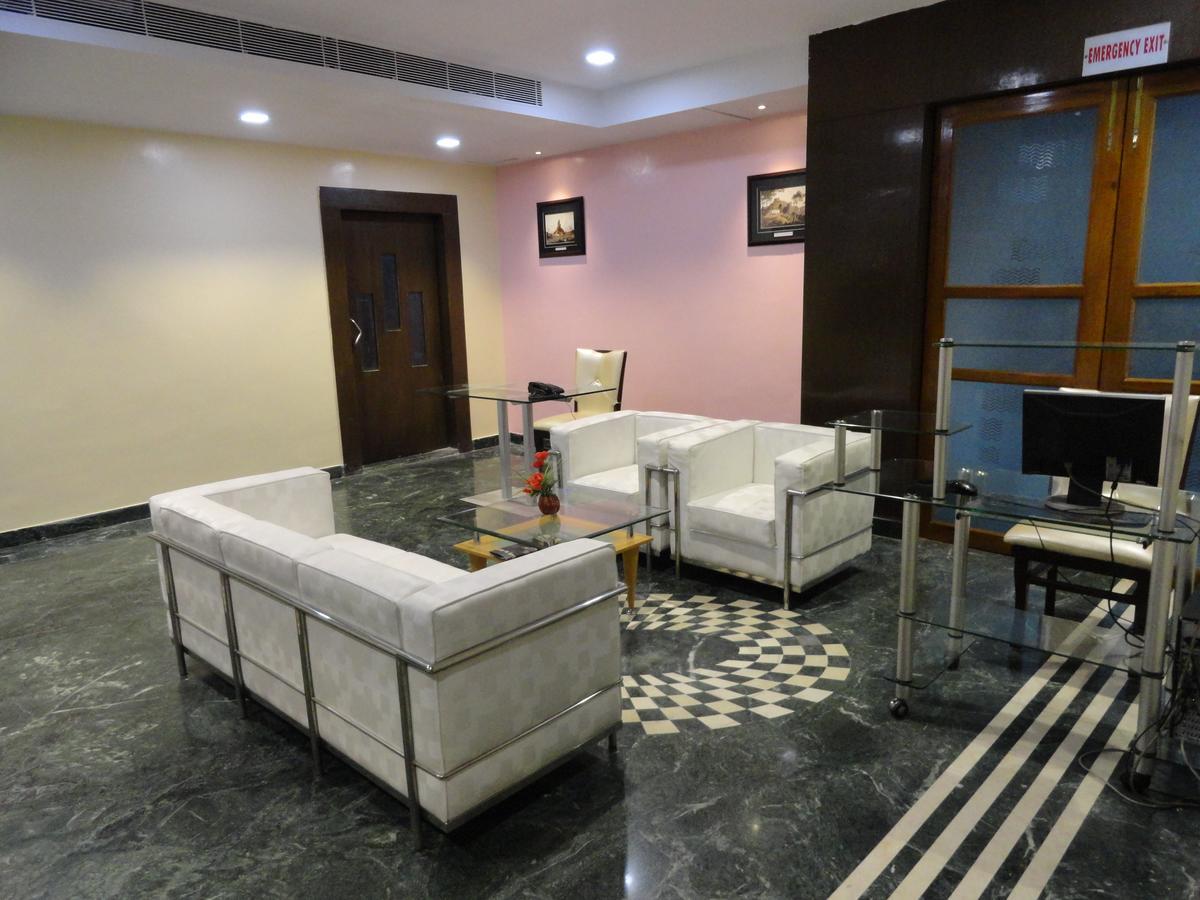 The Senator Hotel Calcutta Buitenkant foto