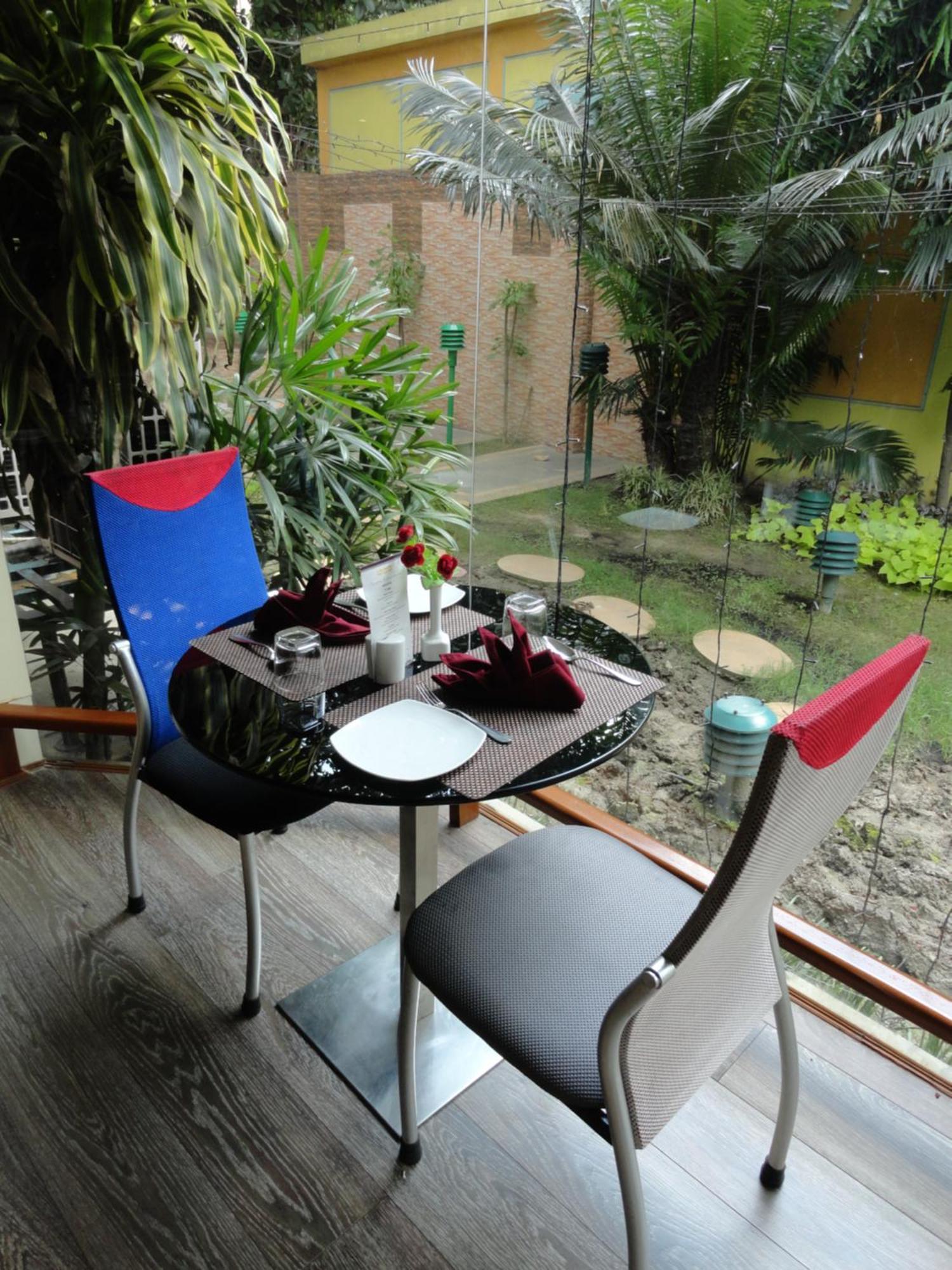 The Senator Hotel Calcutta Buitenkant foto