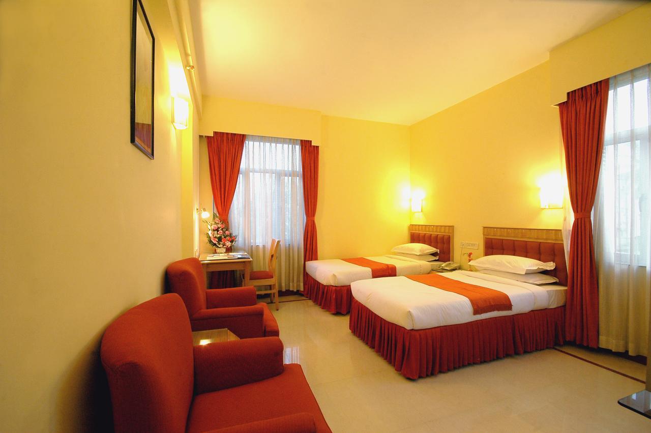 The Senator Hotel Calcutta Buitenkant foto