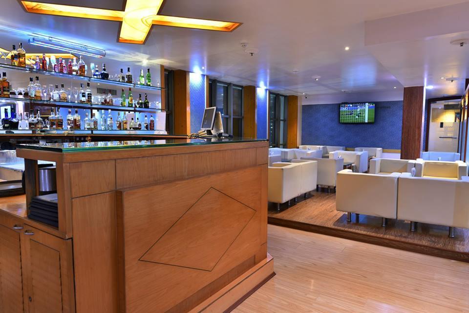 The Senator Hotel Calcutta Buitenkant foto